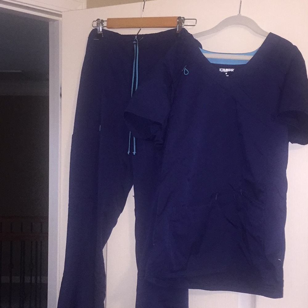 EUC Women’s xs navy scrubs top/bottoms